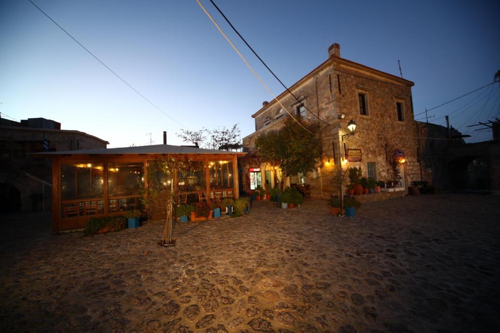 Pyrgos Houses&Restaurant Avgonima Extérieur photo